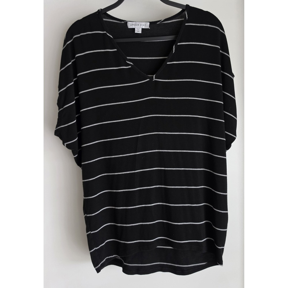 Amour Vert T-Shirt OS Striped Black White V-Neck Short Sleeve Casual Tee Top